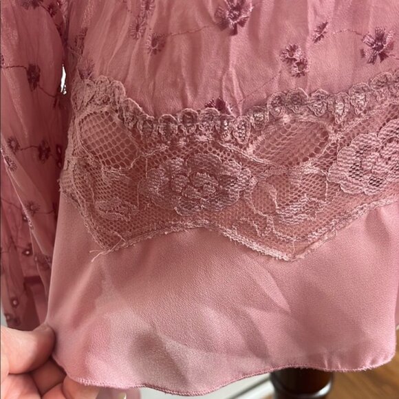 Allison Taylor Mauve Ruffled Crinkle Blouse with Eyelet and Lace Detail - Large - Picture 7 of 15
